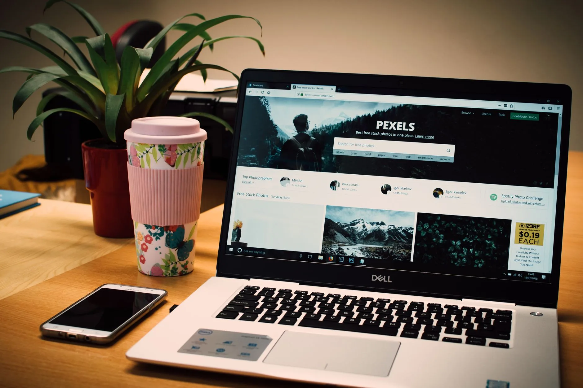 How to Choose the best free website builder for small business